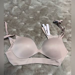 Brand New Victoria secret padded pushup bra. Size 32B
